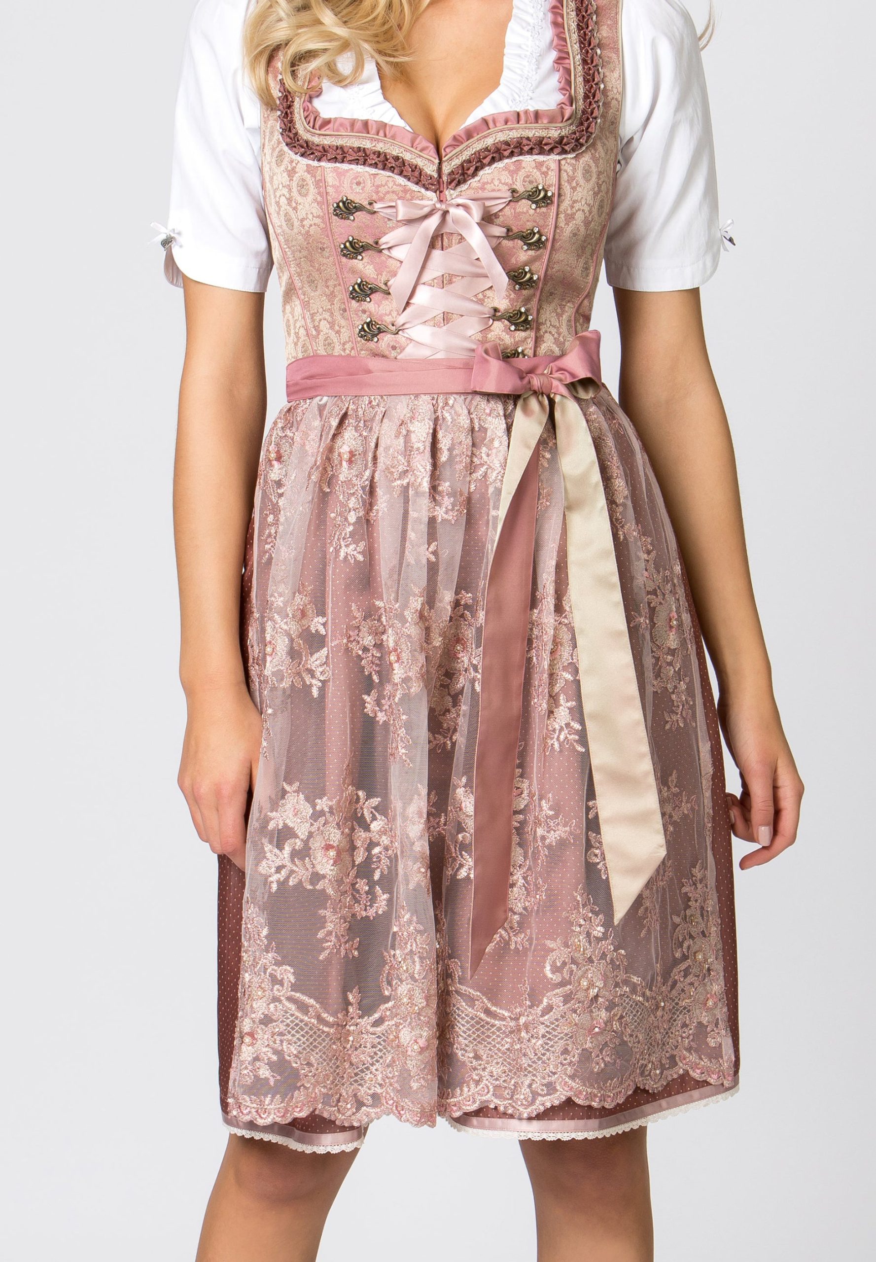 dirndl-sylvie-73282-60115ace46b93